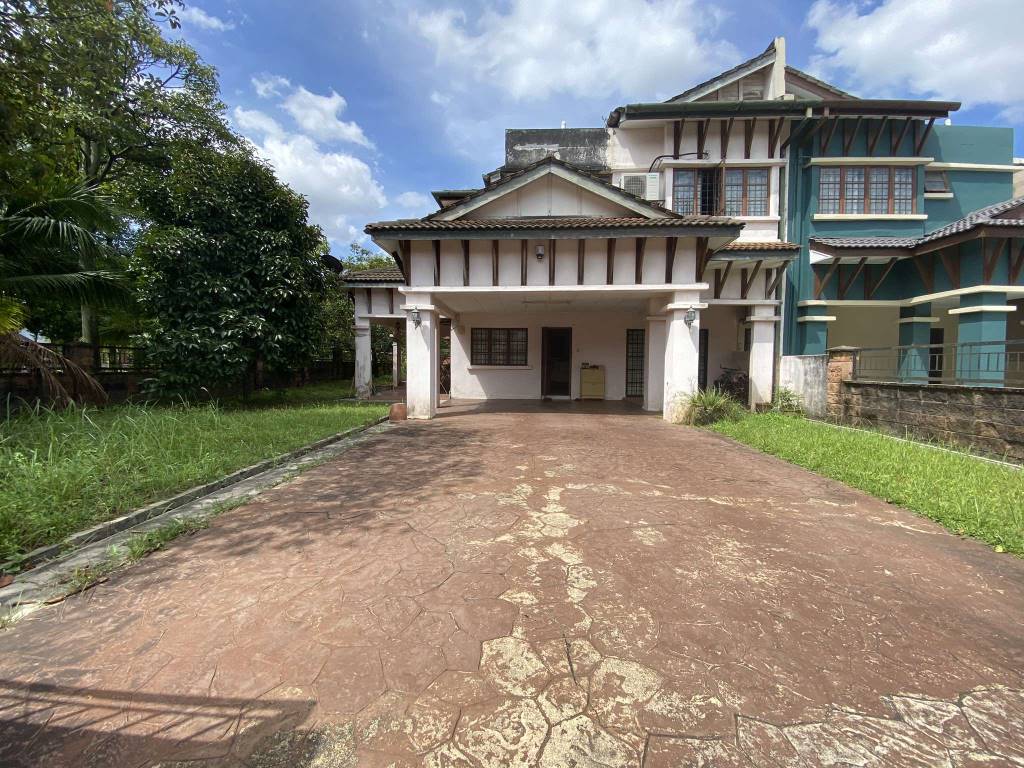 Corner Jln Kubah Bukit Jelutong House by Emily