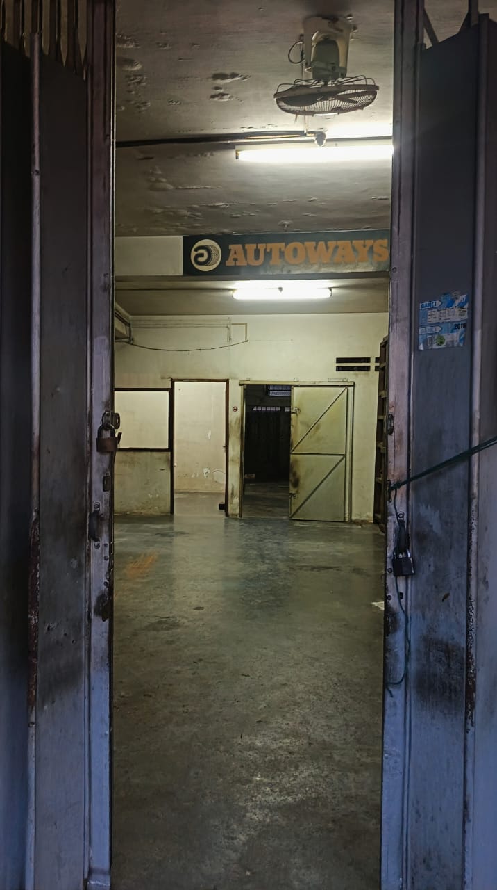Old Klang Road Shop - photo 1