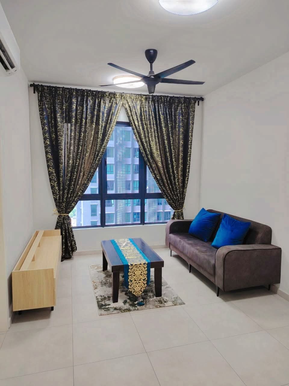 Meta Residence, Seri ...