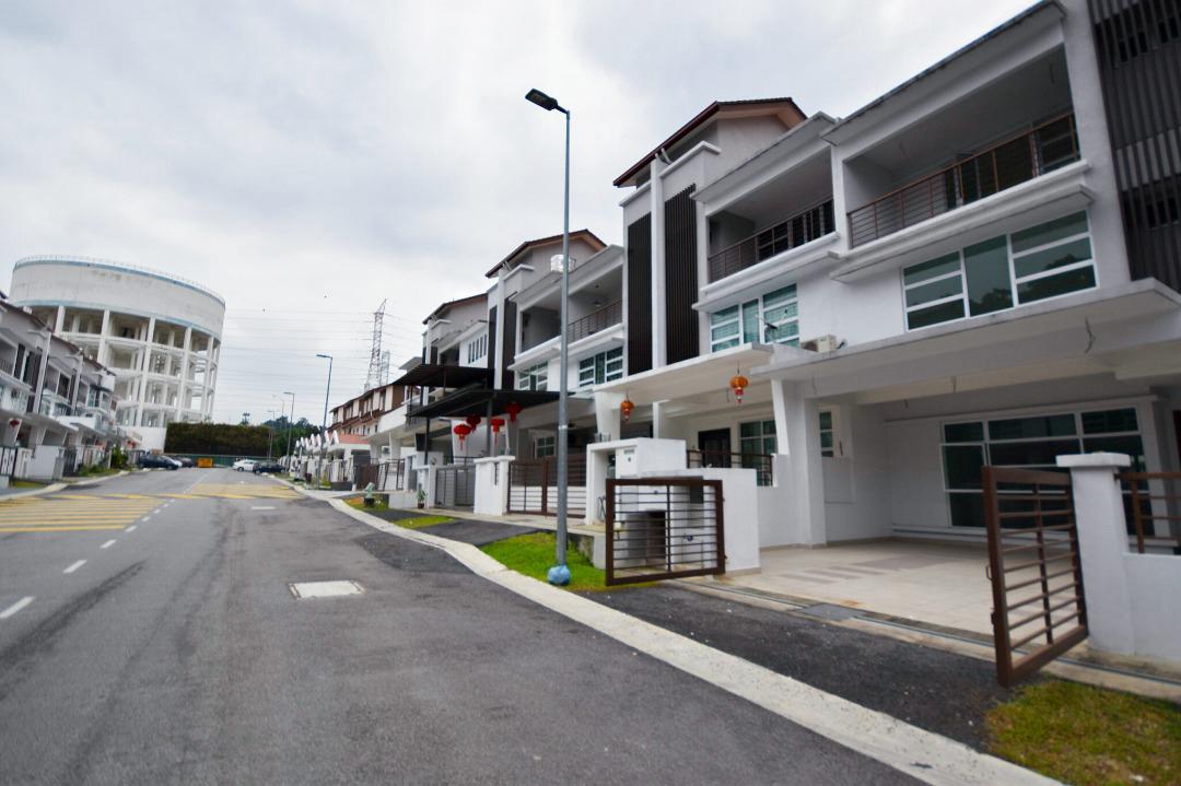 Putra Residence, Taman Equine, Seri Kembangan - photo 2