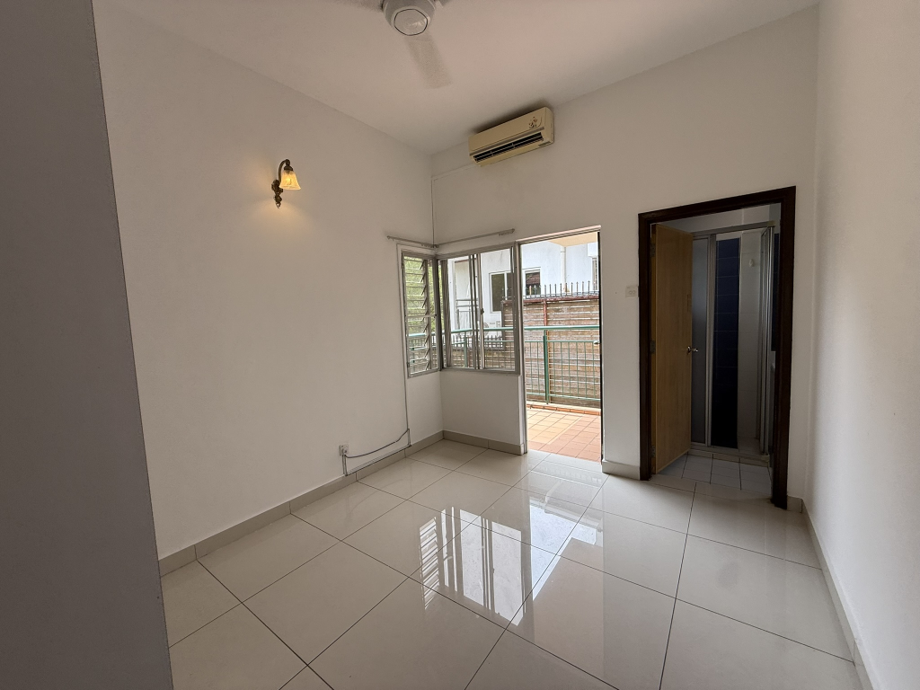 Taman Equine Townhouse - photo 12
