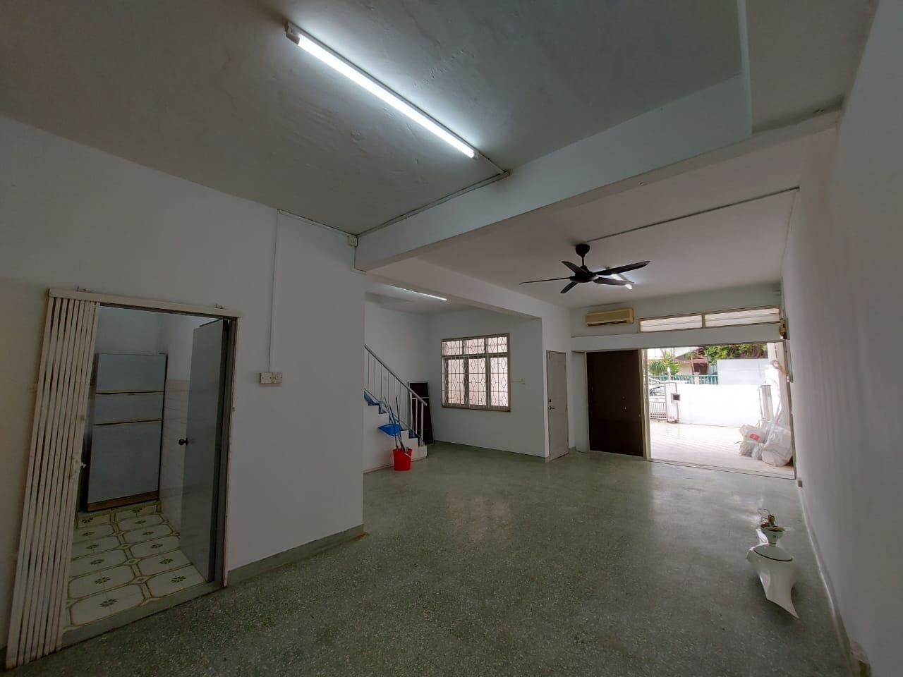 OUG - photo 6