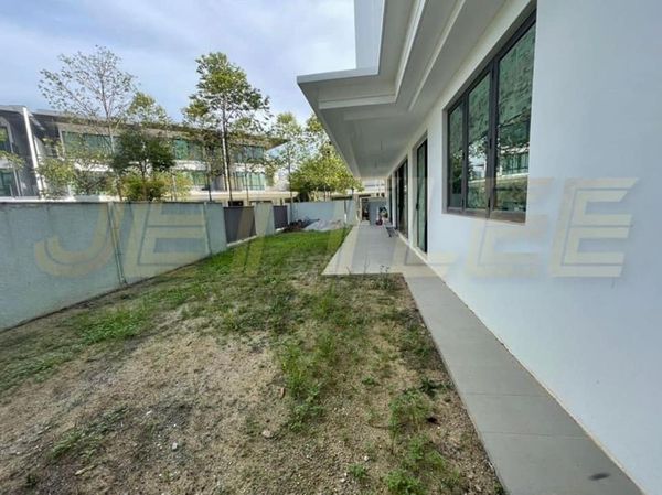 2570000 Duta Villa