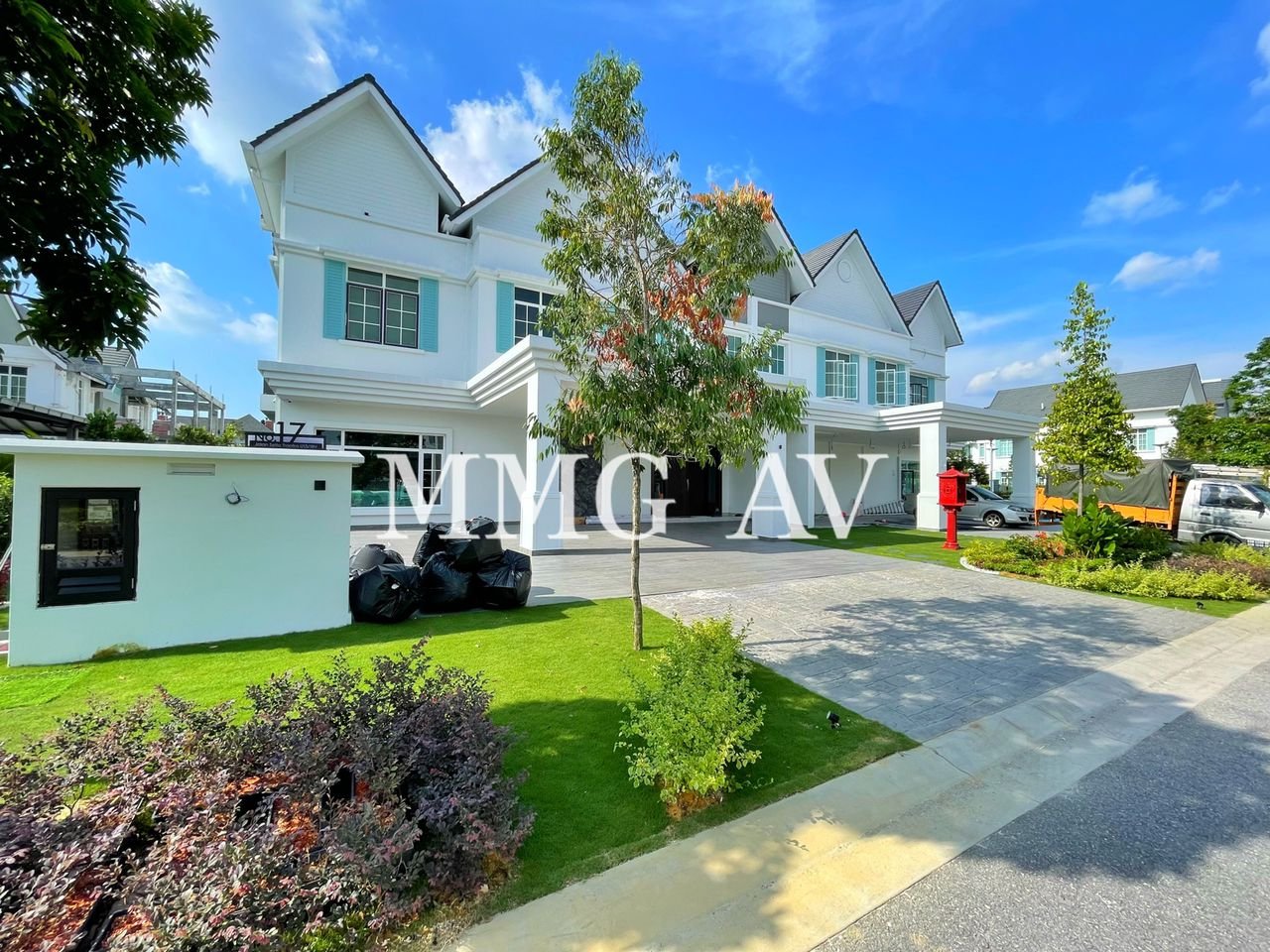 2450000 Emma crest