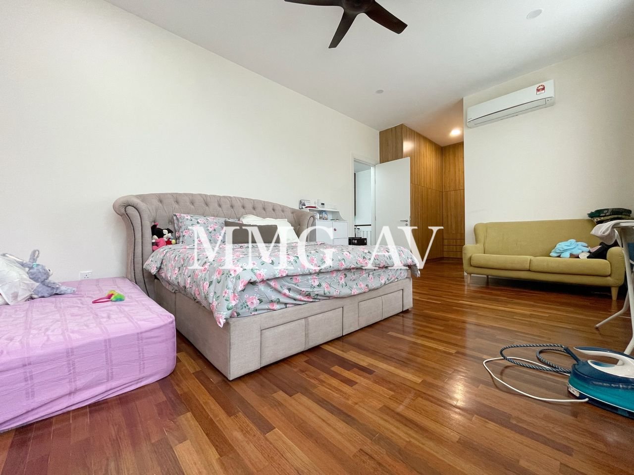 2450000 Emma crest - photo 11