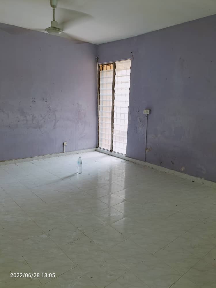 Sri Indah Apartment, seri kembangan - photo 2