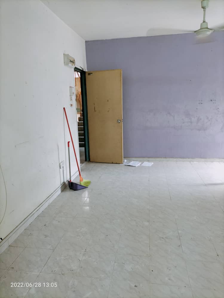 Sri Indah Apartment, seri kembangan - photo 3