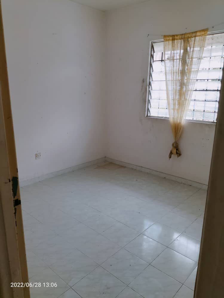Sri Indah Apartment, seri kembangan - photo 4