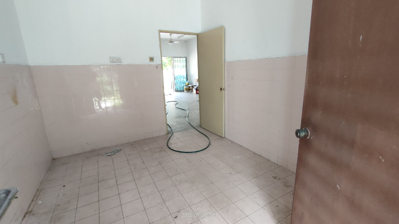 Kajang, taman bukit permai, End lot 2 storey - photo 4