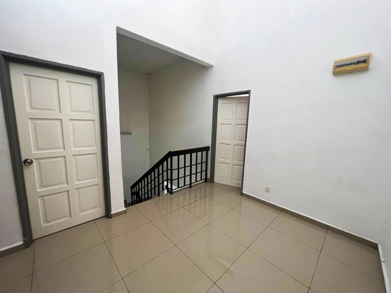 Taman tasik utama, 2 storey Ayer keroh, Melaka - photo 8