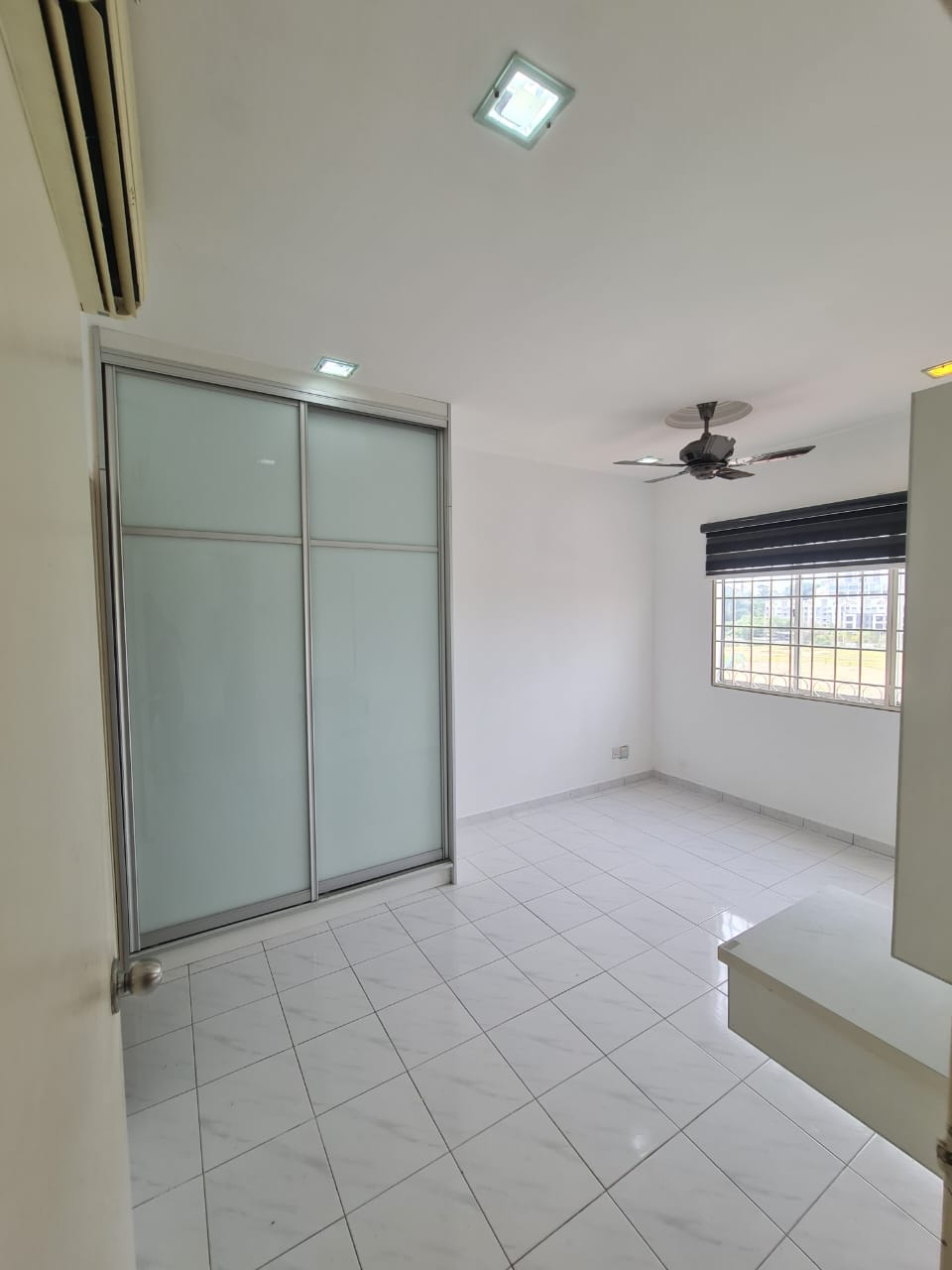 Vista Impiana apartment, Seri Kembangan - photo 2