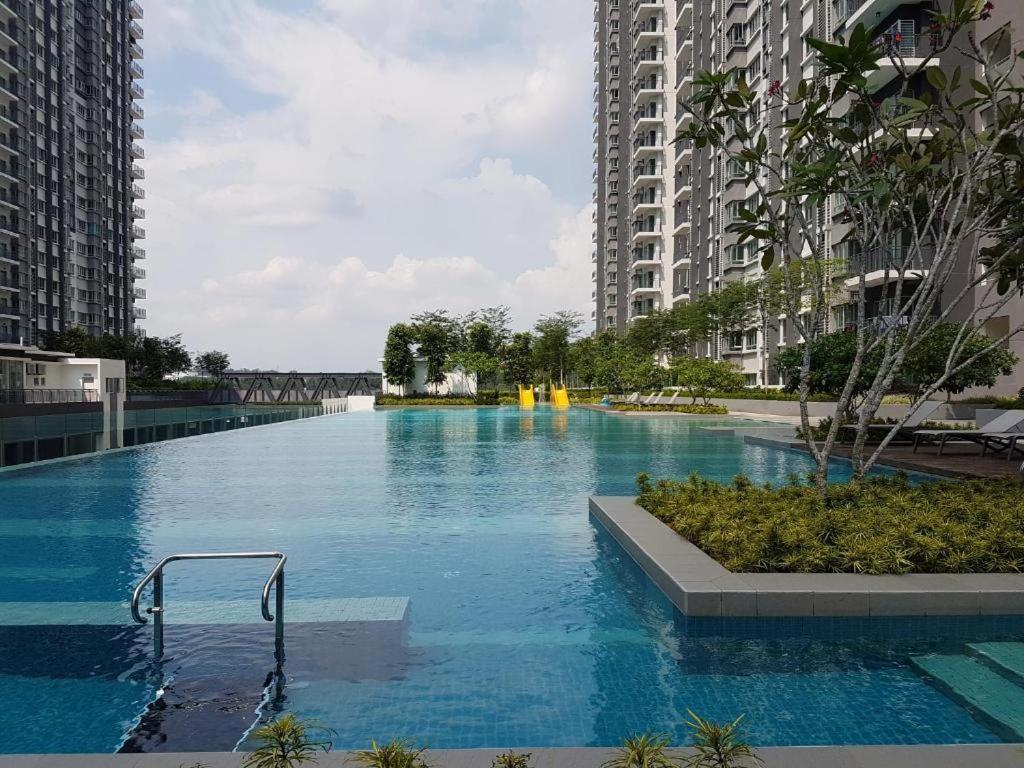 FURNISHED Savanna Executive Suite Southville City - photo 2