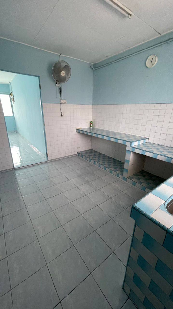 Flat PKNS Seksyen 17 - photo 2