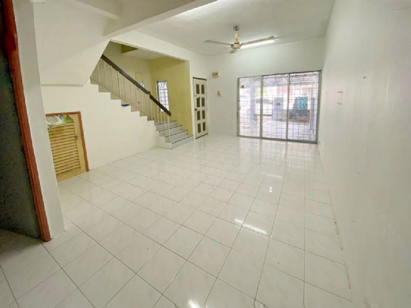 Double Storey Taman Dahlia Salak Tinggi Sepang - photo 4