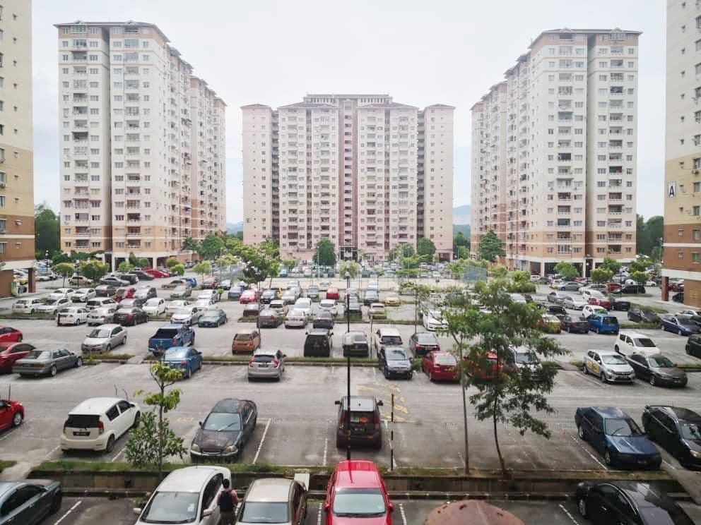 End Lot Cantik Apartment Laguna Biru Rawang - photo 2