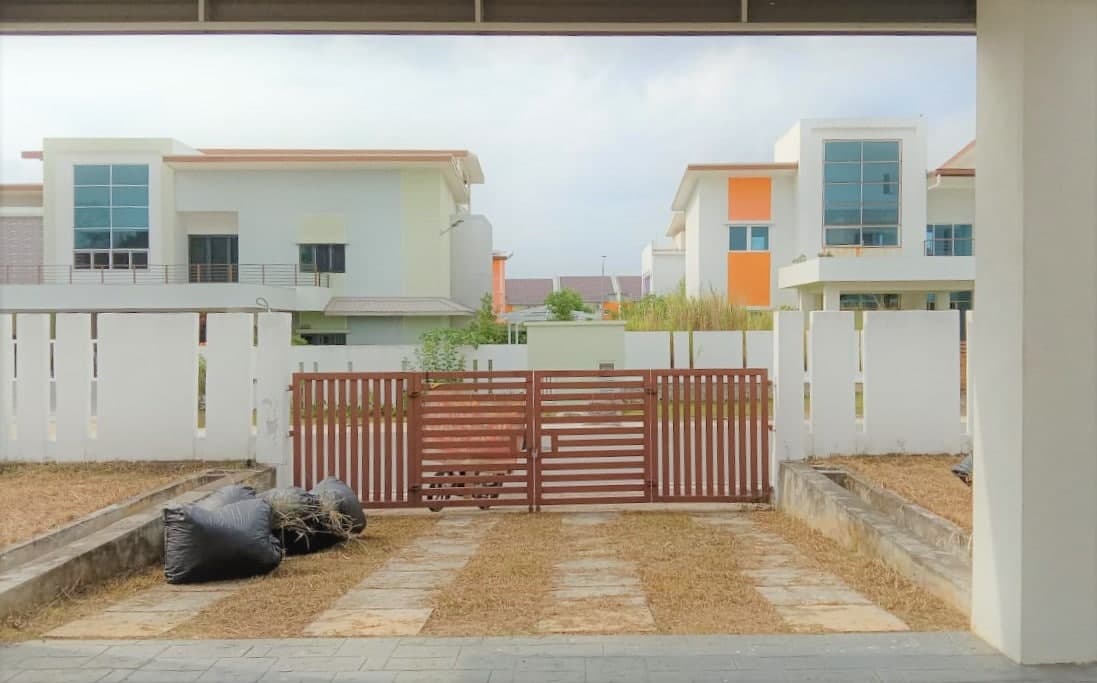 Bungalow Taman Kayangan Pelangi Heights Mantin - photo 8