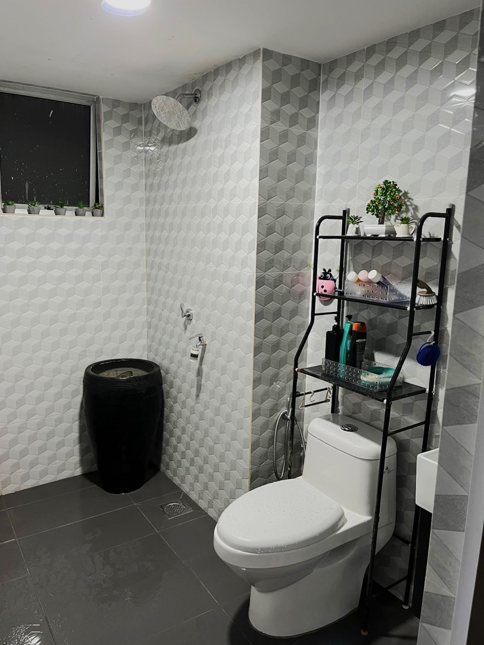 Gurney Heights 925 sqft 3R2B Partly RM 1700 - photo 8