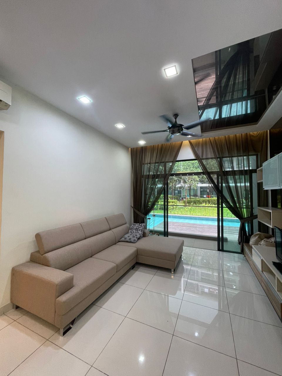 Z Residence 1518 sqf ...