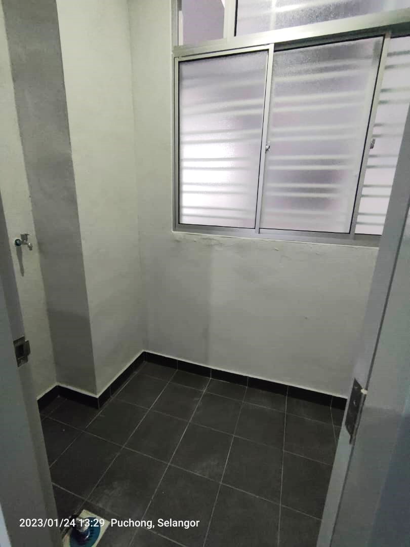 Skylake 883 sqft 2R2B Partly RM 1500 - photo 5