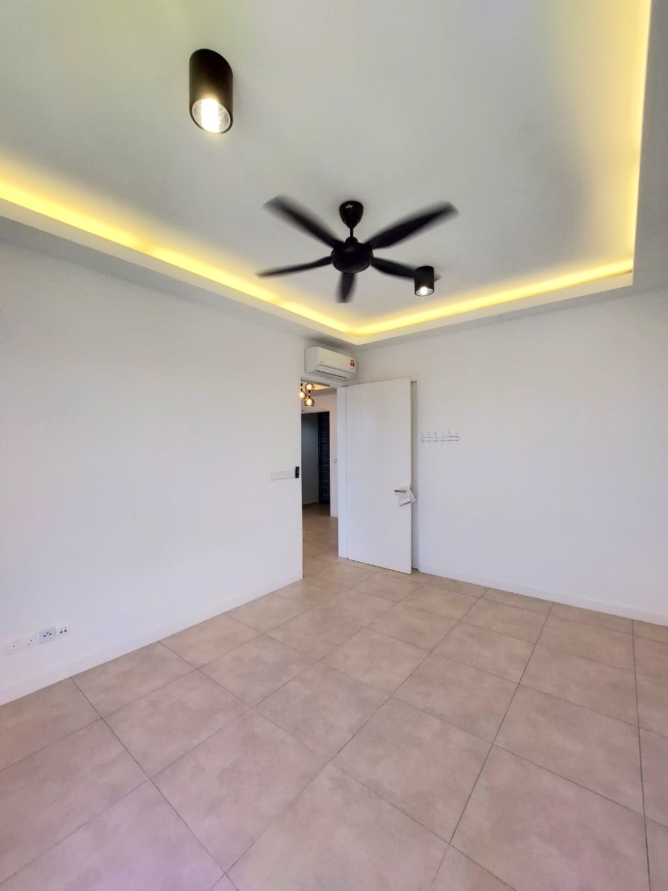 Sky Meridien 581 sqft 1R1B Partly RM 1800 - photo 4