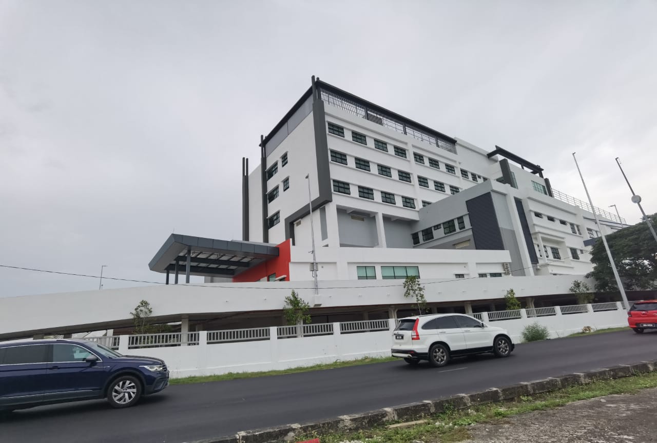 Facing Main Road 3 Storey Shoplot Kuala Selangor - photo 7