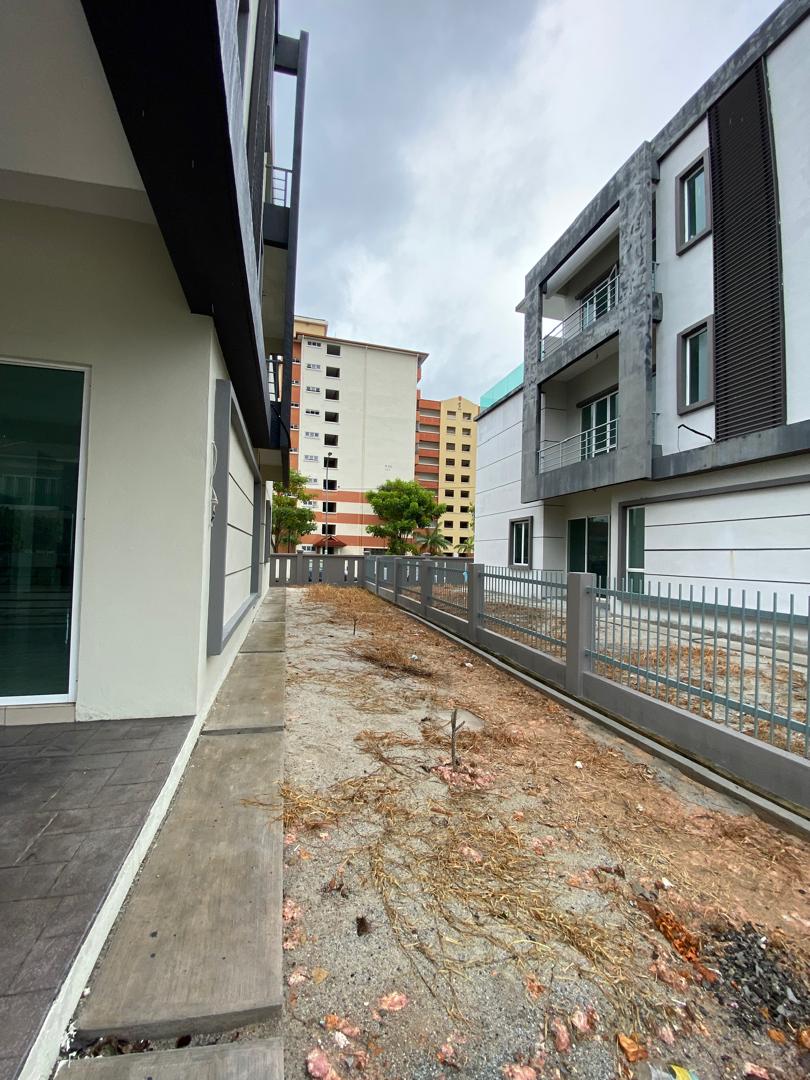 Dengkil 3 sty semi-d for sale - photo 3