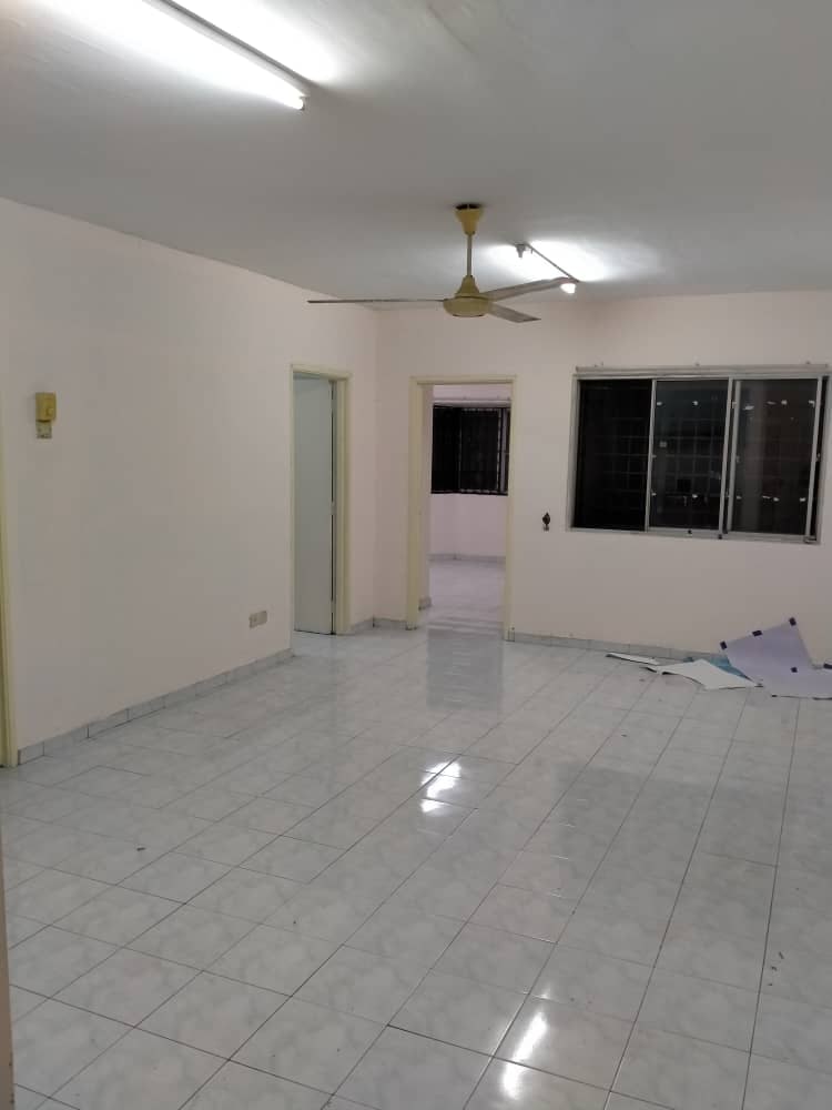 Apartment Subang Suria, Seksyen U5, Shah Alam - photo 4
