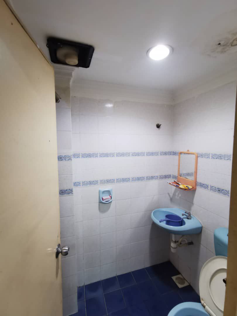 TOWNHOUSE TAMAN SAGA AMPANG