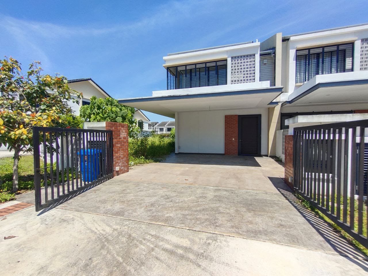 Double Storey Corner ...
