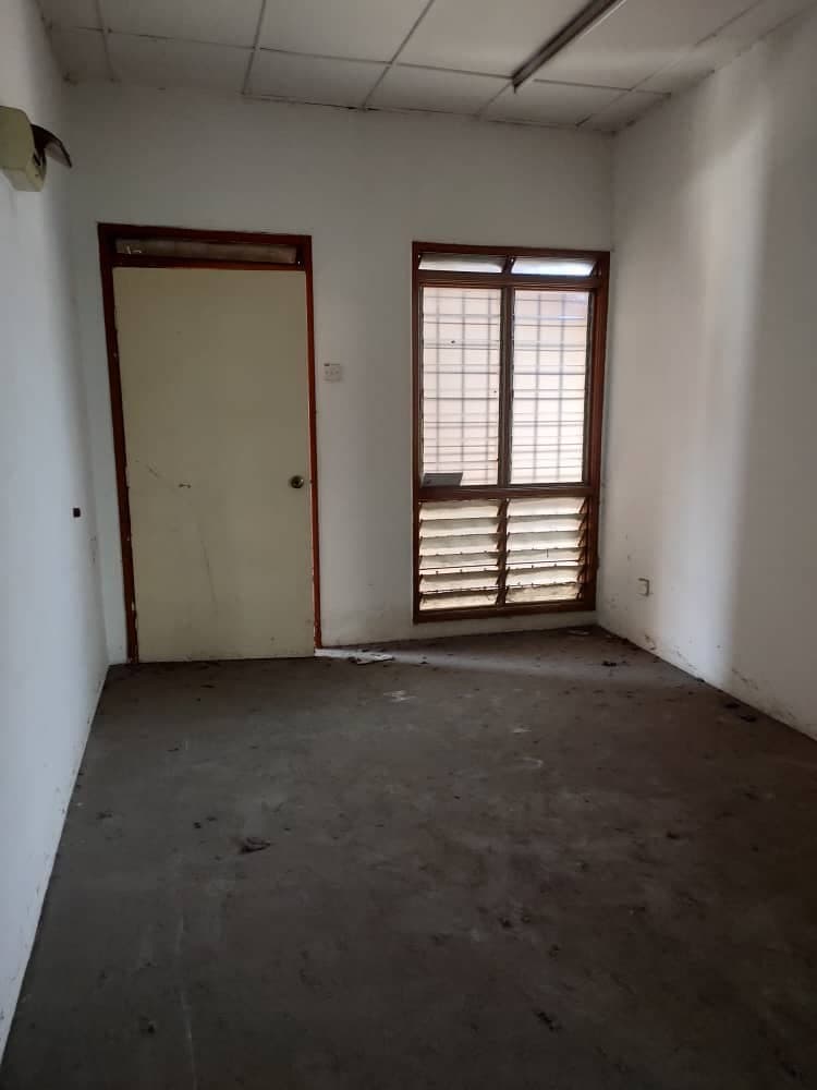 PANGSAPURI ENGGANG BANDAR KINRARA BK6 - photo 2