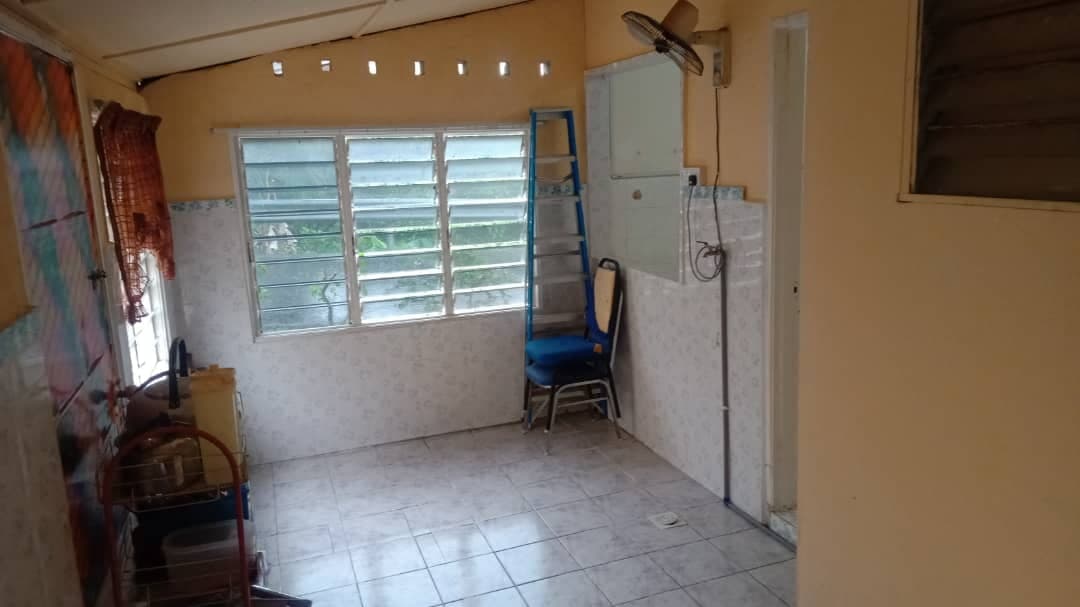 END LOT Double Storey Terrace Sg Sekamat Kajang - photo 11