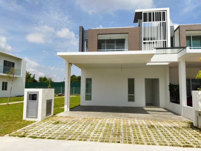 CORNER LOT 2 Storey Link House Casaview Cybersouth