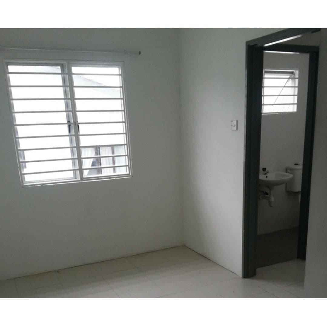 Town House  3 Storey Bandar Saujana Palma - photo 2