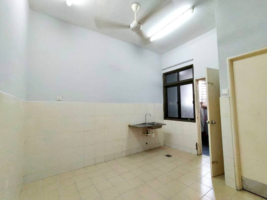 2 Storey End Lot Taman Puncak Saujana Kajang - photo 4