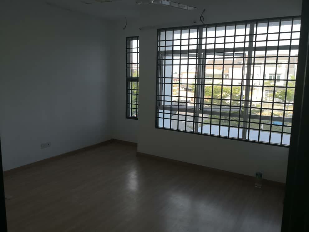 Double Storey Terrace TTDI Grove Ellenia Kajang - photo 12