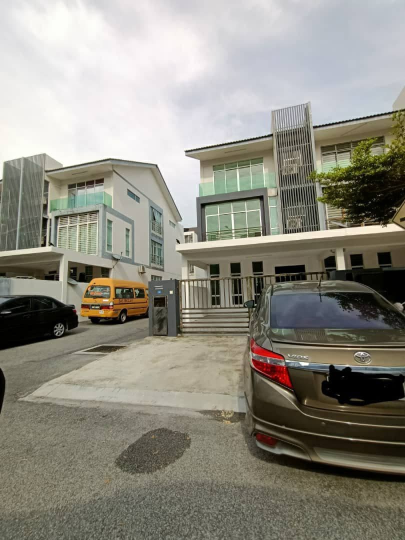 ENDLOT 3 Storey Bangi Avenue Seksyen 7 For Sale