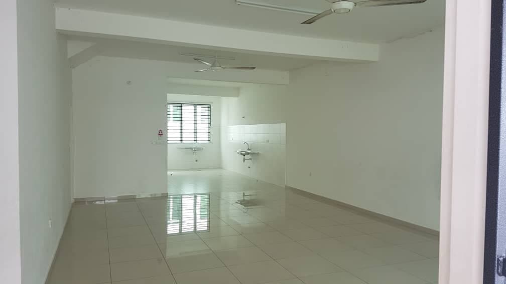 HIJAYU 3 ELVINA, BANDAR SRI SENDAYAN, N SEMBILAN - photo 2