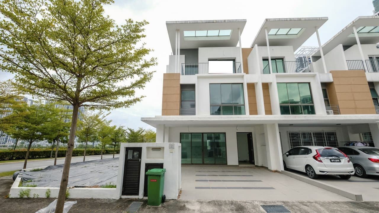 3 Storey Lake Point Residence Cyberjaya