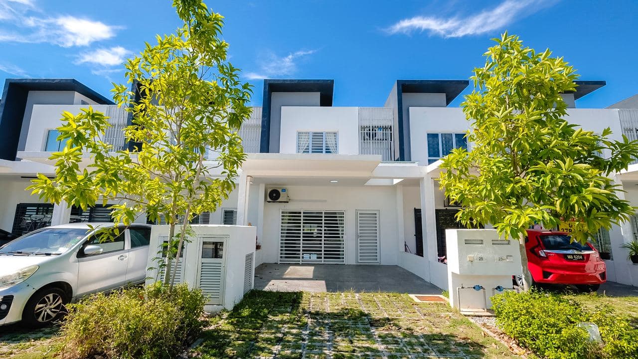 DOUBLE STOREY TERRACE HOUSE CASA GREEN CYBERSOUTH