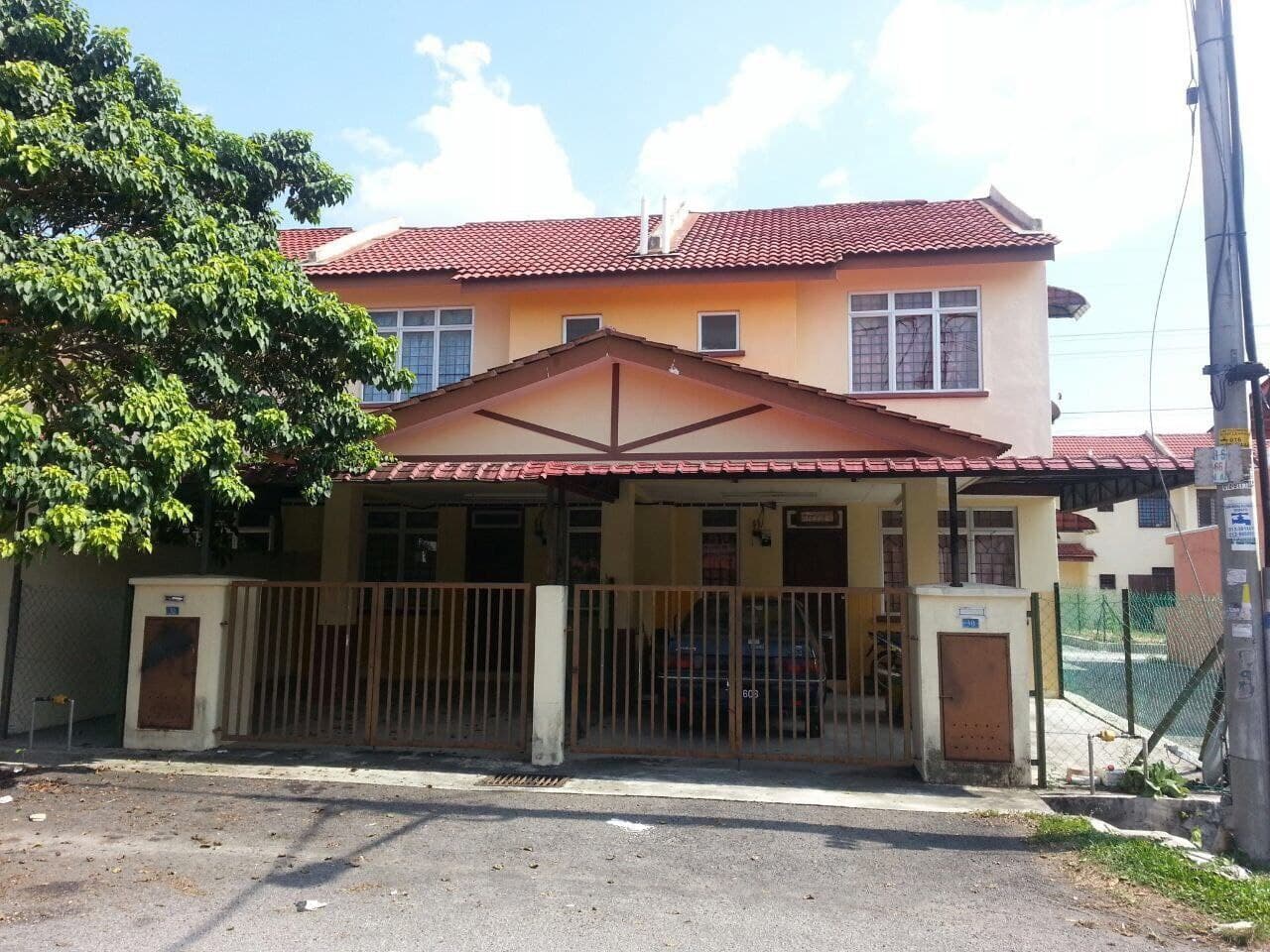 DOUBLE STOREY BANDAR TASIK KESUMA, BERANANG