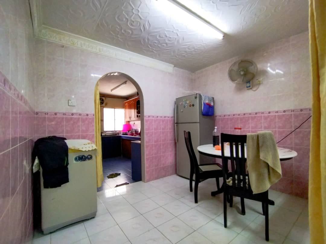 Double Storey Taman Serdang Jaya, Serdang - photo 2