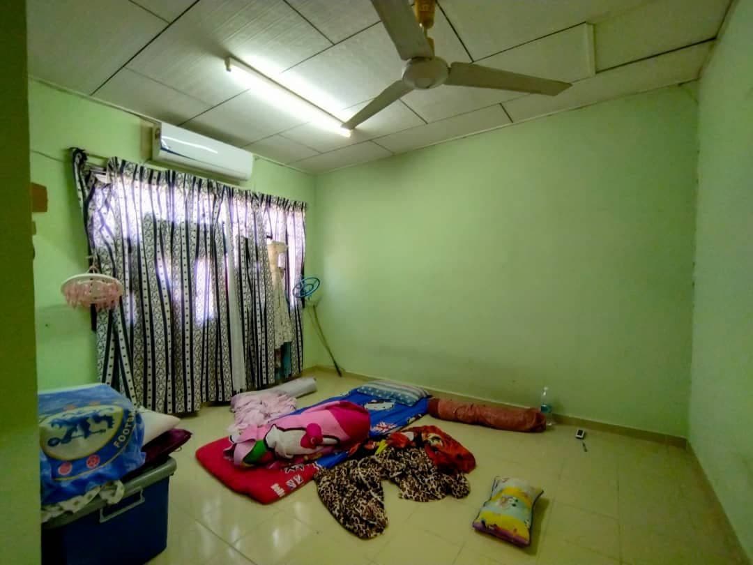 Double Storey Taman Serdang Jaya, Serdang - photo 4