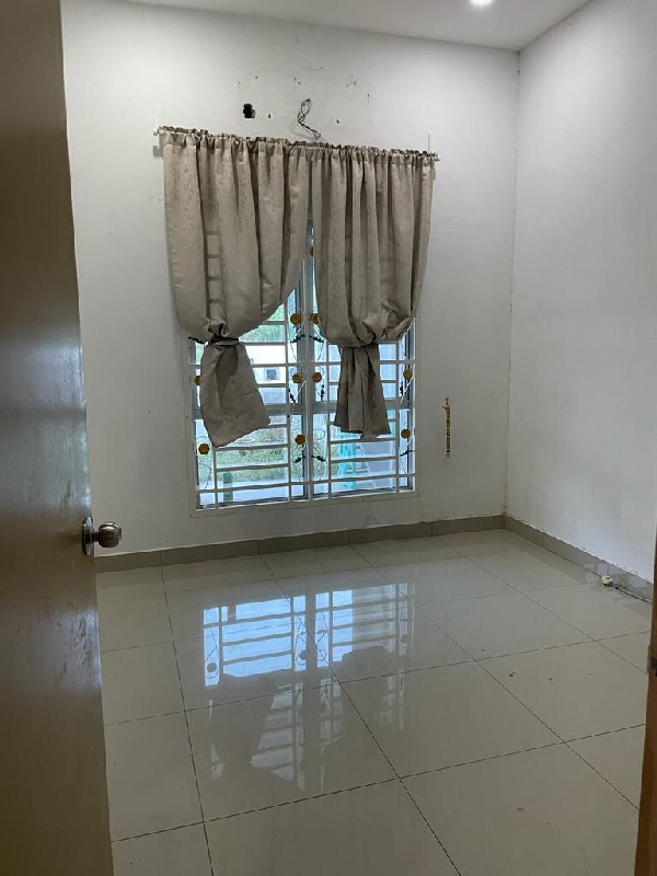 Facing Open Single Storey Terrace Taman Indah Klia Sepang - photo 5
