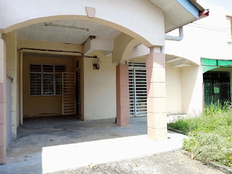 Good Location Double Storey Terrace Desa Kolej Nilai - photo 2