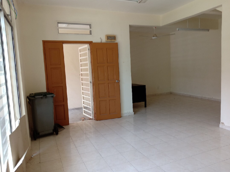 Good Location Double Storey Terrace Desa Kolej Nilai - photo 4