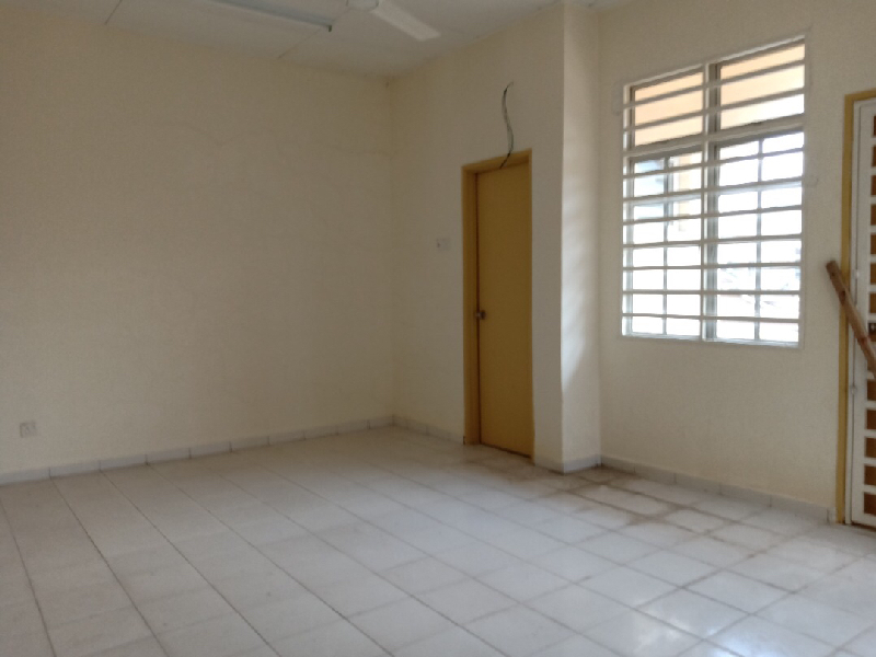 Good Location Double Storey Terrace Desa Kolej Nilai - photo 6