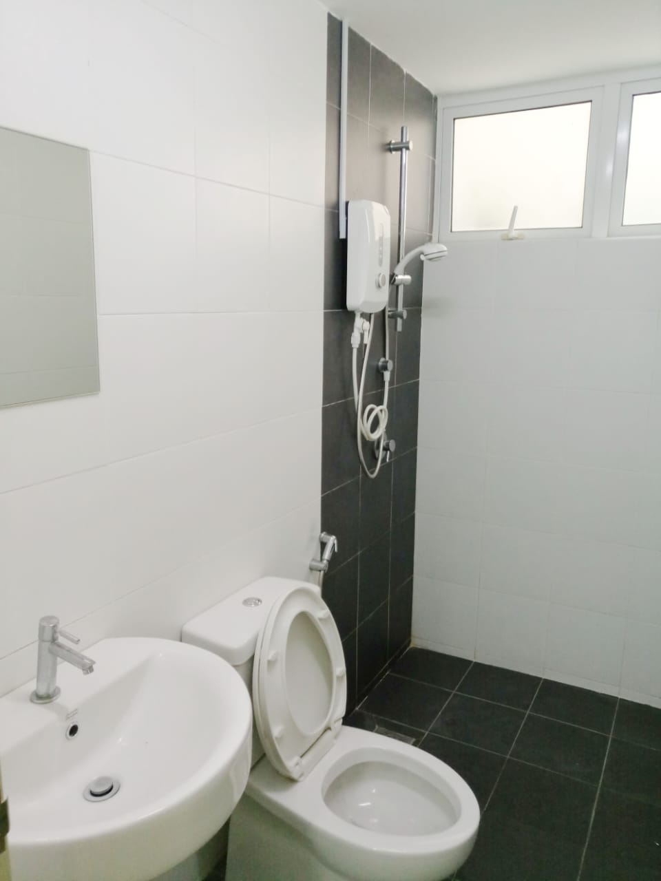 Pacific Place 3 Bedrooms Unit By Yeevy - photo 8