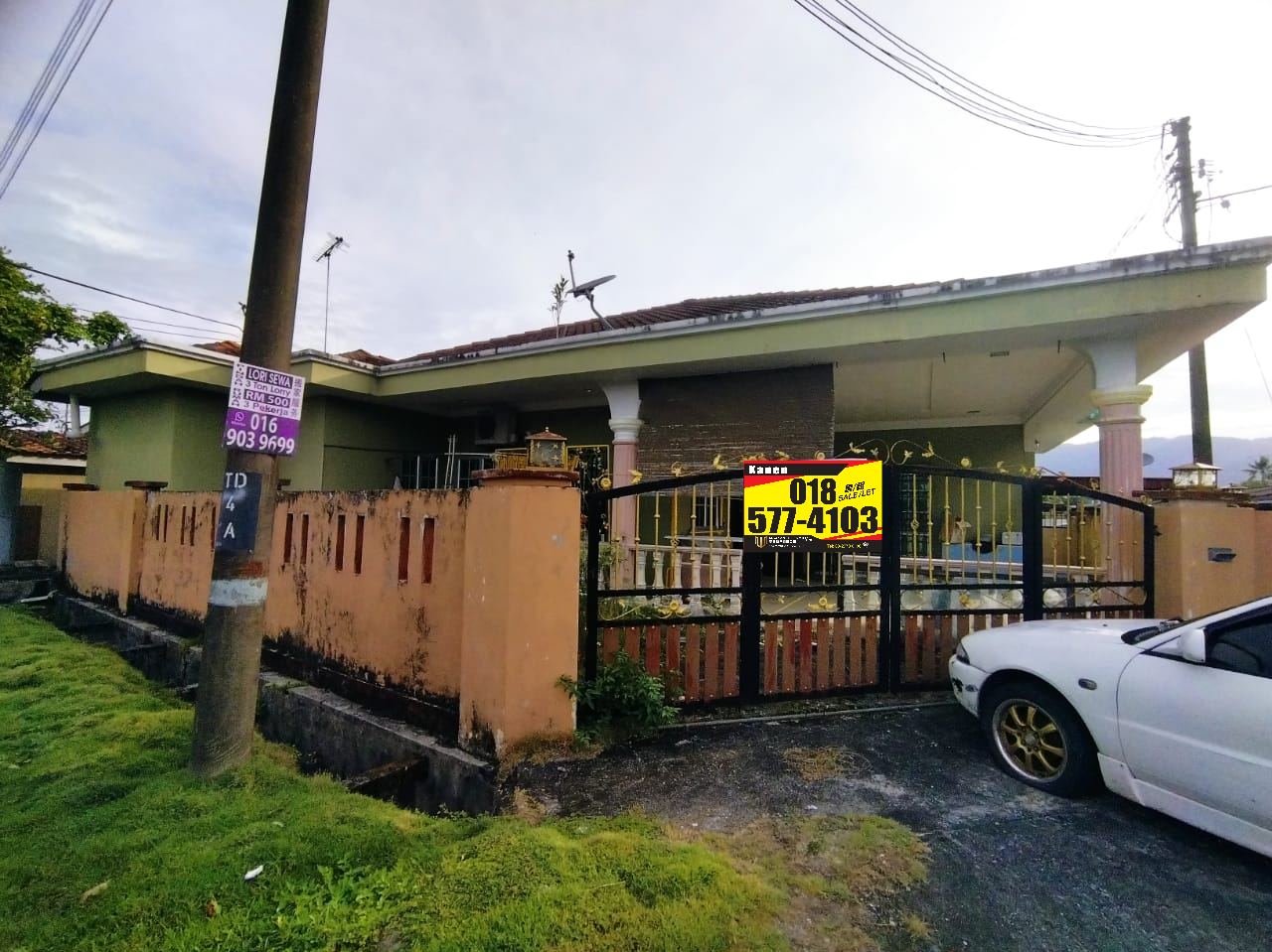 TERSES SETINGKAT CORNER LOT DI SIMPANG