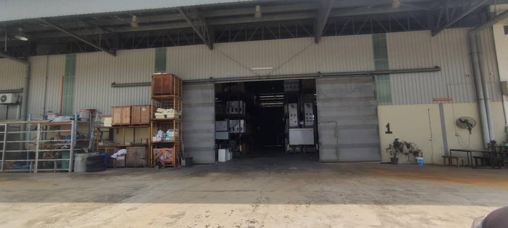 Spacious Warehouse w ...