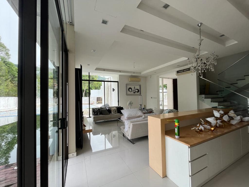 3 Storey Corner Bungalow with biggest land, S Long - photo 2